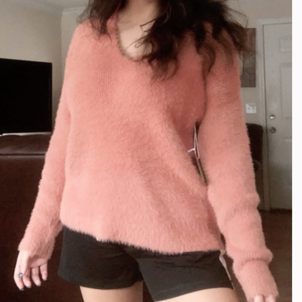 Forever 21 V-Neck Cozy Furry Cropped Peach Sweater Size Small